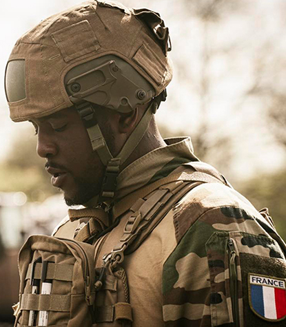 Couvre-casque coyote.