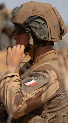 Couvre-casque coyote.