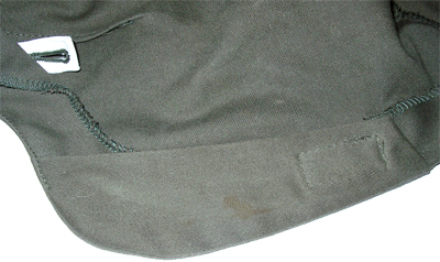 Logement pour le bas du casque.