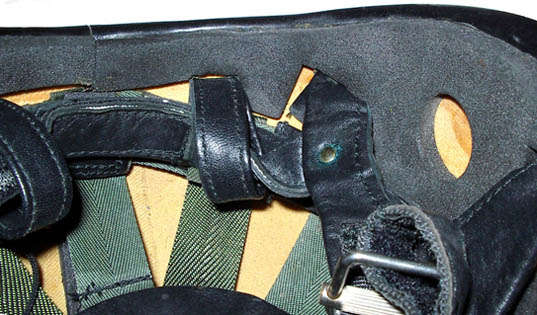 Pas de logement écouteur ni de rubans auto-agrippant latéraux et arrière.