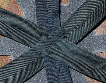 Détail du croisement des sangles.