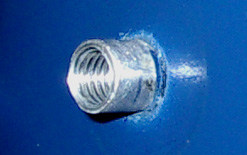 Modèle précoce, métal nu et sans embase.