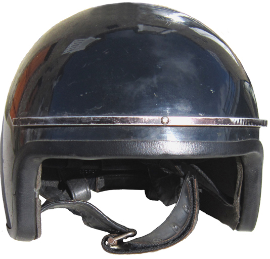 Casque de présérie ayant servi aux essais menés par le GIGN, vue de face.