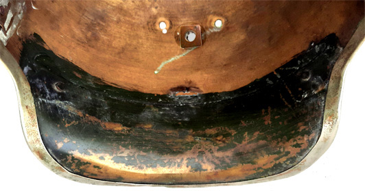 Dessous vernis vert. Dessous vernis vert.