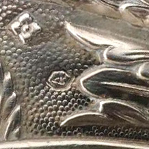 Poinçon de réception du cimier. Poinçon de réception du cimier.