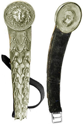 Ecailles de jugulaire en feuilles de laurier. Ecailles de jugulaire en feuilles de laurier.