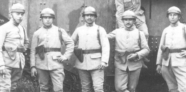 Casque modèle 19. Casque modèle 19.