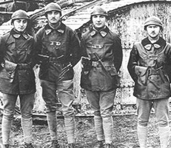 Casque modèle 19. Casque modèle 19.