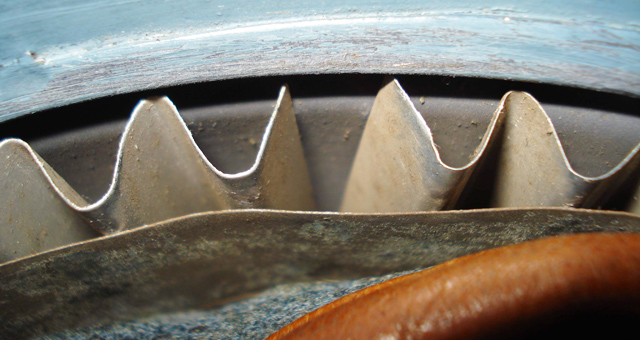 Continuité entre plaques ondulées, latérale et arrière.