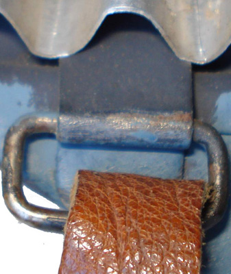 Passant de jugulaire et son enchapure, vue de face.