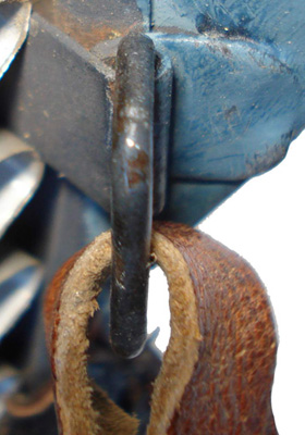 Passant de jugulaire et son enchapure, vue de profil.