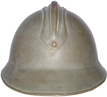 Cimier acier Mle 15, de taille trop petite. Cimier acier Mle 15, de taille trop petite.