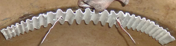 Plaquette latérale à extrémités amincies. Plaquette latérale à extrémités amincies.