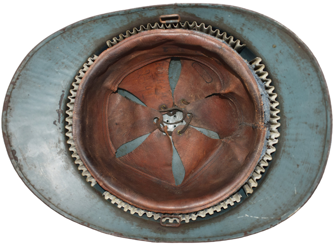 Coiffe Mle 15 de couleur fauve. Coiffe Mle 15 de couleur fauve.