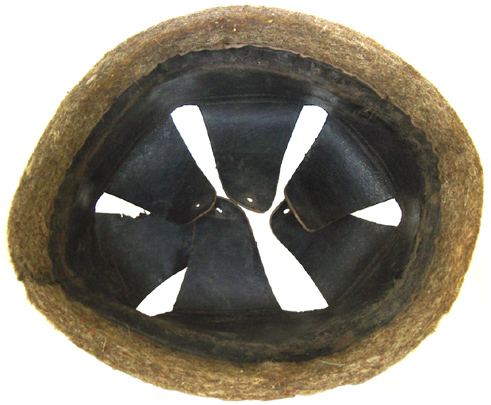 Coiffe dépliée vue de dessous. Coiffe dépliée vue de dessous.