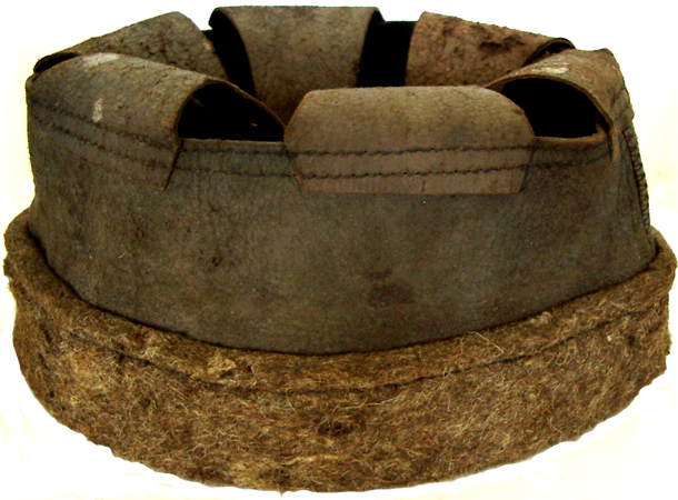 Coiffe dépliée (verso). Coiffe dépliée (verso).