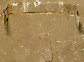 Agrafe-crampon avant. Agrafe-crampon avant.