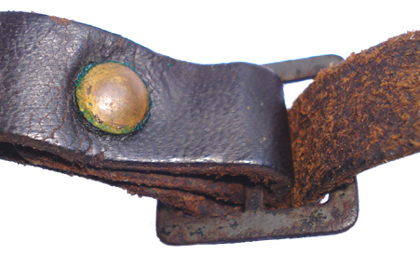 Après 1924, rivet de la boucle de réglage (recto). Après 1924, rivet de la boucle de réglage (recto).