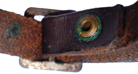 Après 1924, rivet de la boucle de réglage (verso). Après 1924, rivet de la boucle de réglage (verso).