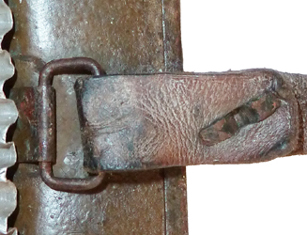 Modèle précoce, rivet coté fixe  (verso). Modèle précoce, rivet coté fixe  (verso).