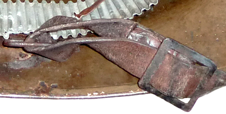 Modèle précoce, coté coulissant. Modèle précoce, coté coulissant.