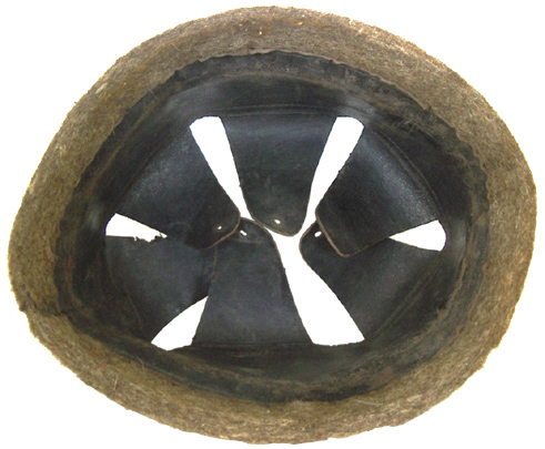 Coiffe dépliée vue de dessous.