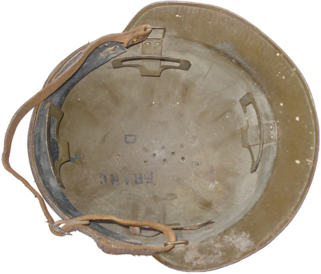 Intérieur modèle 26/27, muni de quatre lame ressort de support de coiffe. Intérieur modèle 26/27, muni de quatre lame ressort de support de coiffe.