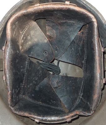 Coiffe en place. Coiffe en place.