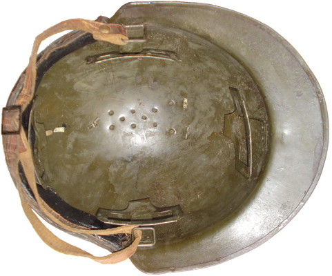 Intérieur modèle 26/31, muni de quatre lame ressort de support de coiffe. Intérieur modèle 26/31, muni de quatre lame ressort de support de coiffe.