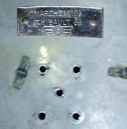 Pompiers de l'Armée de l'air, plaque du fabricant.