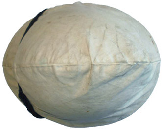 Couvre-casque blanc en place vu de dessus.