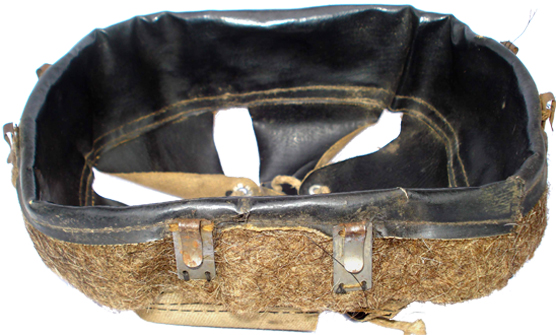 Coiffe en toile cirée.