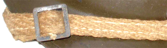 Jugulaire en tresse.