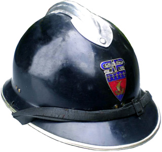 Les casques Adrian utilisés par la police.