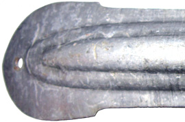 Cimier en duralumin, partie avant.