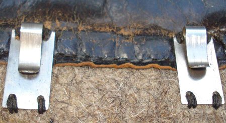 Fixation des agrafes sur la coiffe.