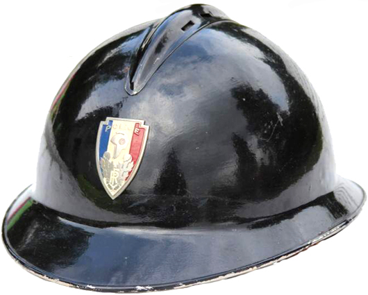 Casque mle 26/45 réutilisé dans la police urbaine.
