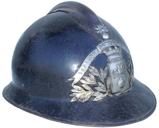 Ancien casque militaire réutilisé.