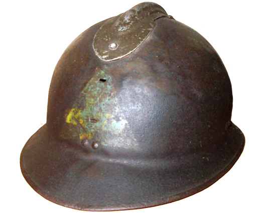 Une croix de Lorraine jaune a été peinte sur le triangle.