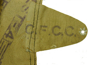 Marquages de la feuille de cuir d'origine.