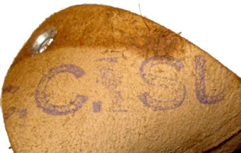 Marquages de la feuille de cuir d'origine.