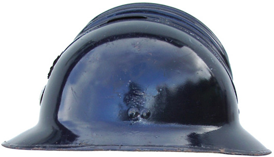 Casque repeint en bleu nuit brillant pour la Gendarmerie (années 60).