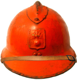 Casque Mle 26 de la DP recyclé, peint en orange.