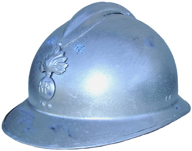 Casque Mle 26 recyclé, passé au minium.