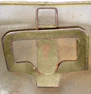 Lame latérale avec le dé de jugulaire.