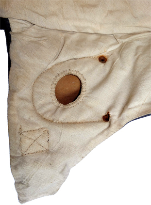 Intérieur du bavolet. Intérieur du bavolet.