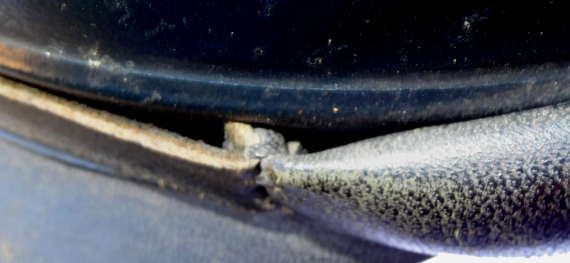 La même couture vue de profil. La même couture vue de profil.