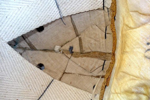 Volet d'accès aux agrafes de l'attribut. Volet d'accès aux agrafes de l'attribut.