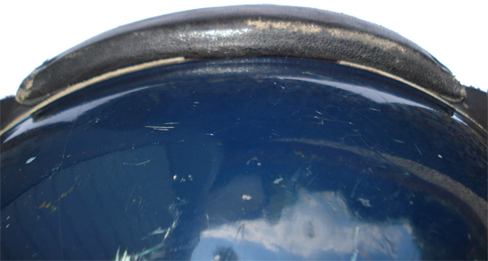 Le bourrelet gauche masque les extrémités non jointives du bourdalou. Le bourrelet gauche masque les extrémités non jointives du bourdalou.