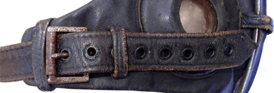 Jugulaire fermée. Jugulaire fermée.